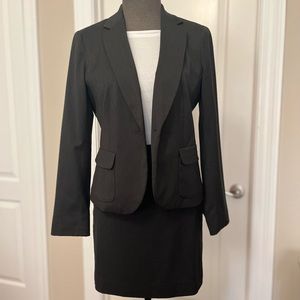 Banana Republic 2 piece women’s suit. Size 4P